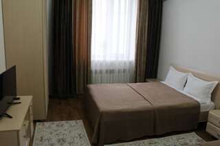 Апарт-отели Апарт отель Welcome Талдыкорган Двухместный номер с 2 отдельными кроватями и ванной-2